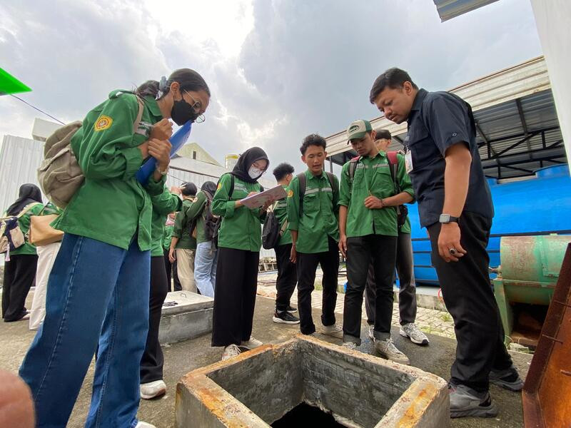 Kunjungi RPH Unggas Surabaya, Mahasiswa UPN Veteran Jatim Pelajari Pengolahan Air Limbah 